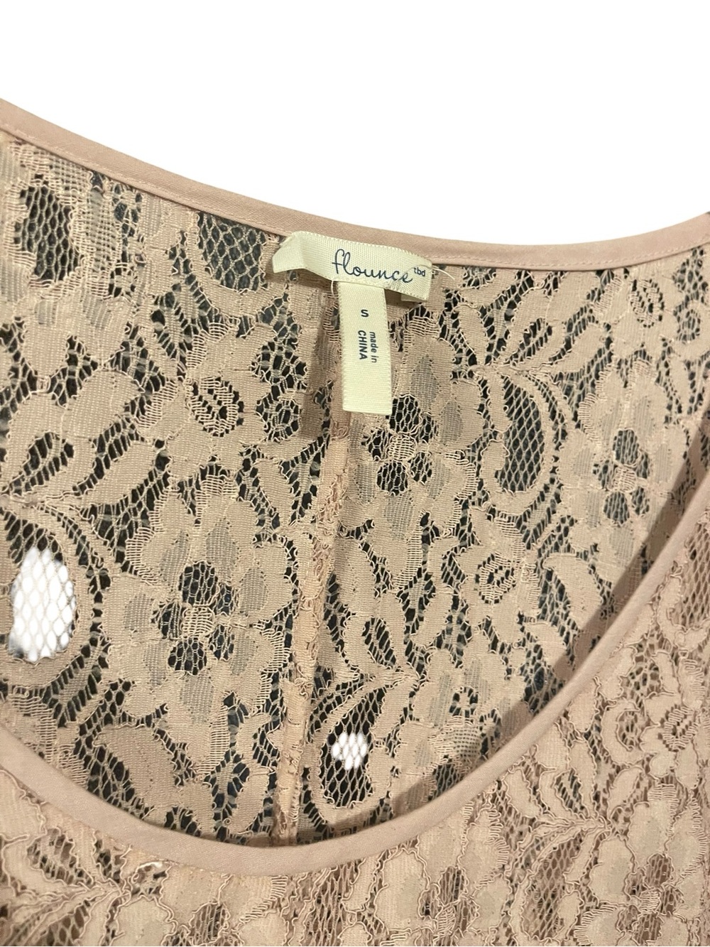 Flounce Pink Floral Lace Scoop Top - Picture 4 of 4